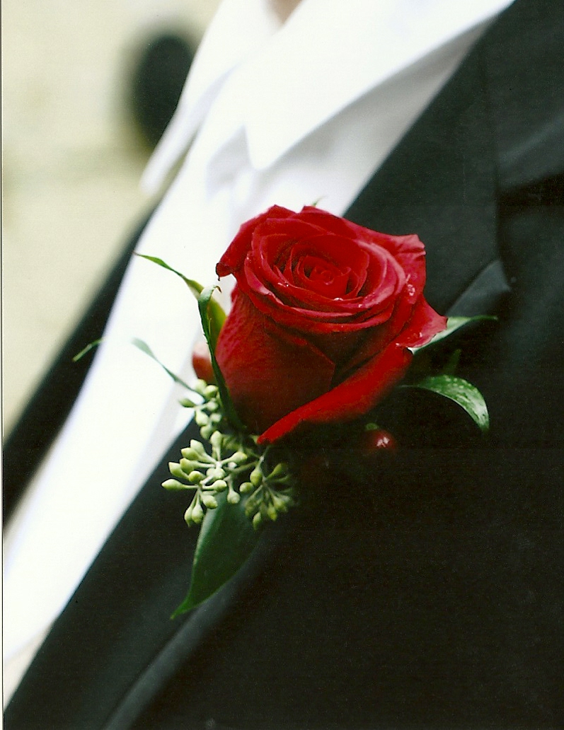 Red Rose Boutonniere - Click Image to Close